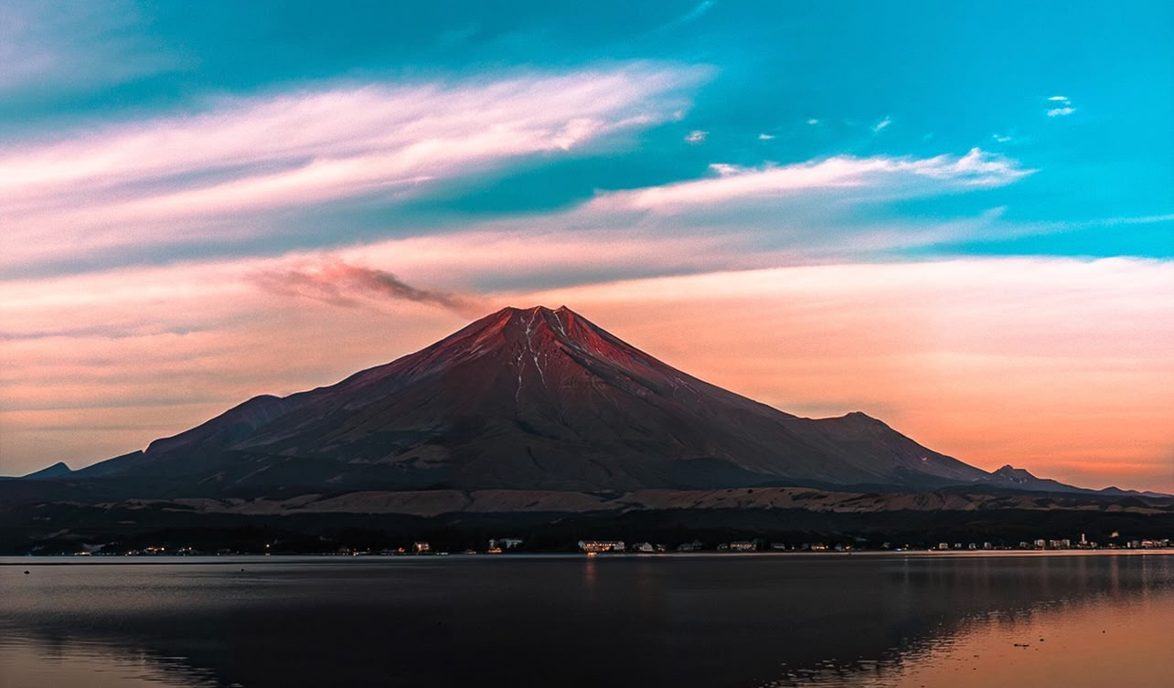 Mount Fuji Still Without a Trace of Snow, For the First Time in 130 Years